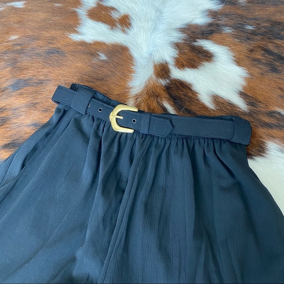 Vintage 80s/90s High Waist Belted Shorts - Picture 4 of 5